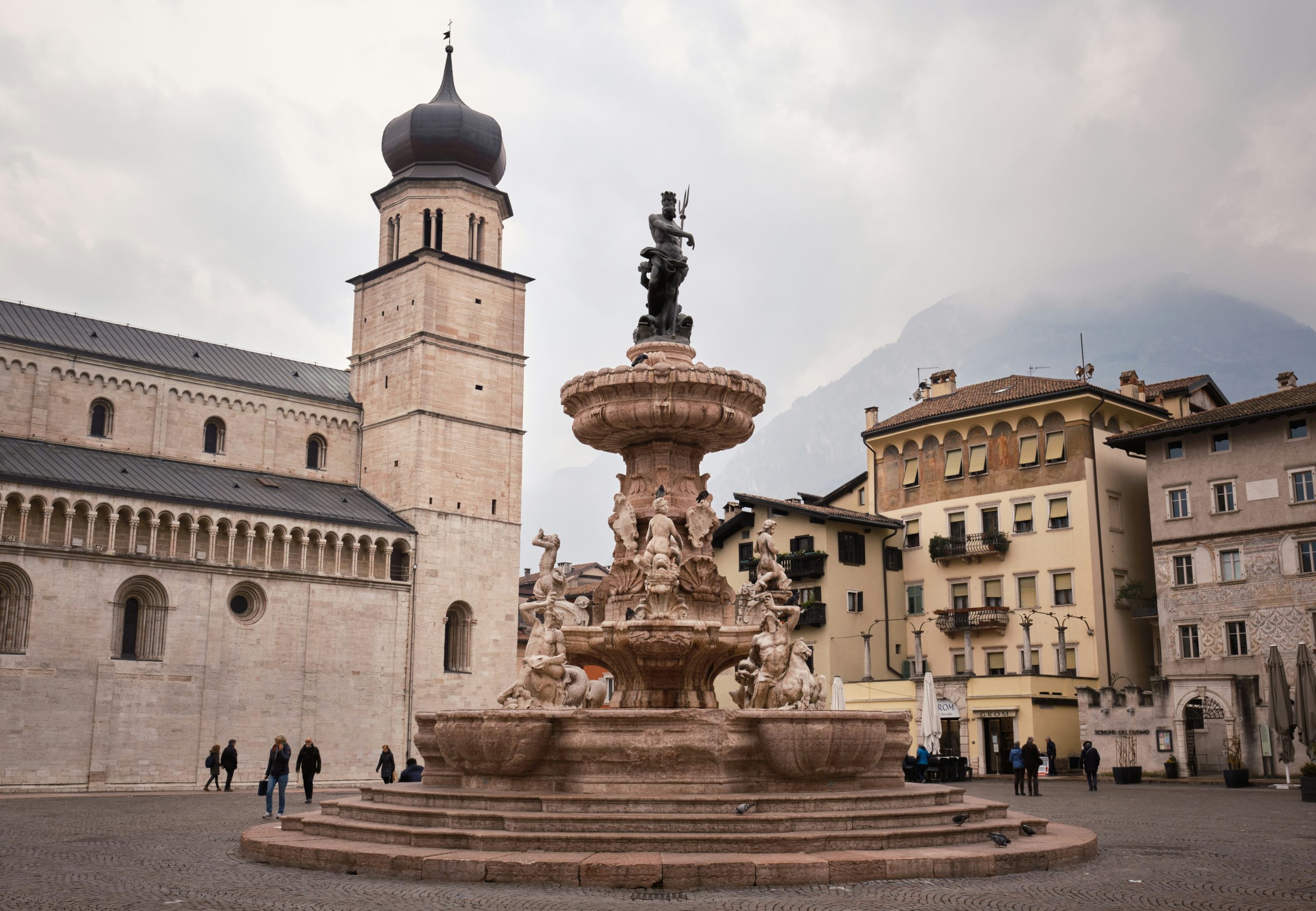 Veduta di Piazza Duomo a Trento